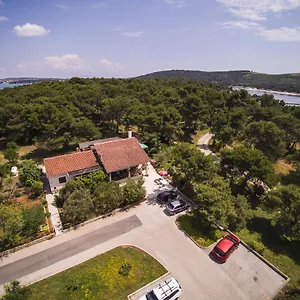 apartment-rakic-pomer.in-istria.net/